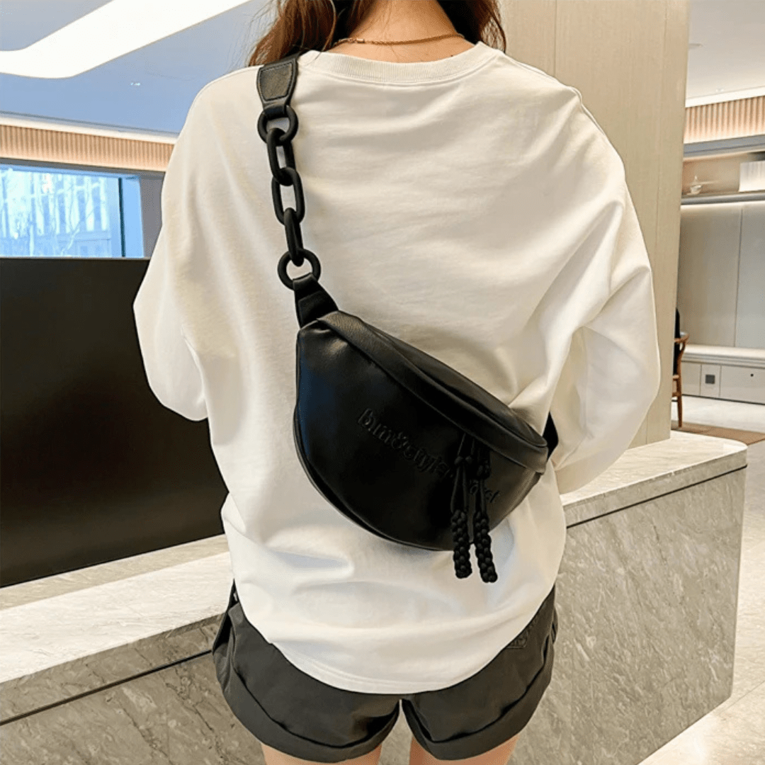 Alice, Crescent-shaped shoulder bag