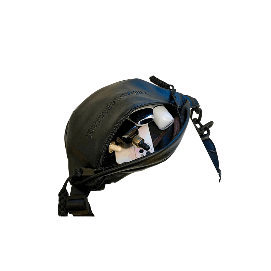 Alice, Crescent-shaped shoulder bag