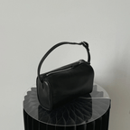 Ester, Elegant 90s-inspired shoulder bag