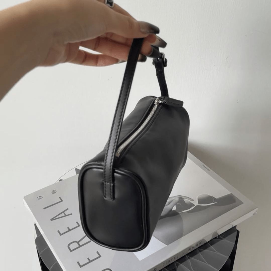 Ester, Elegant 90s-inspired shoulder bag