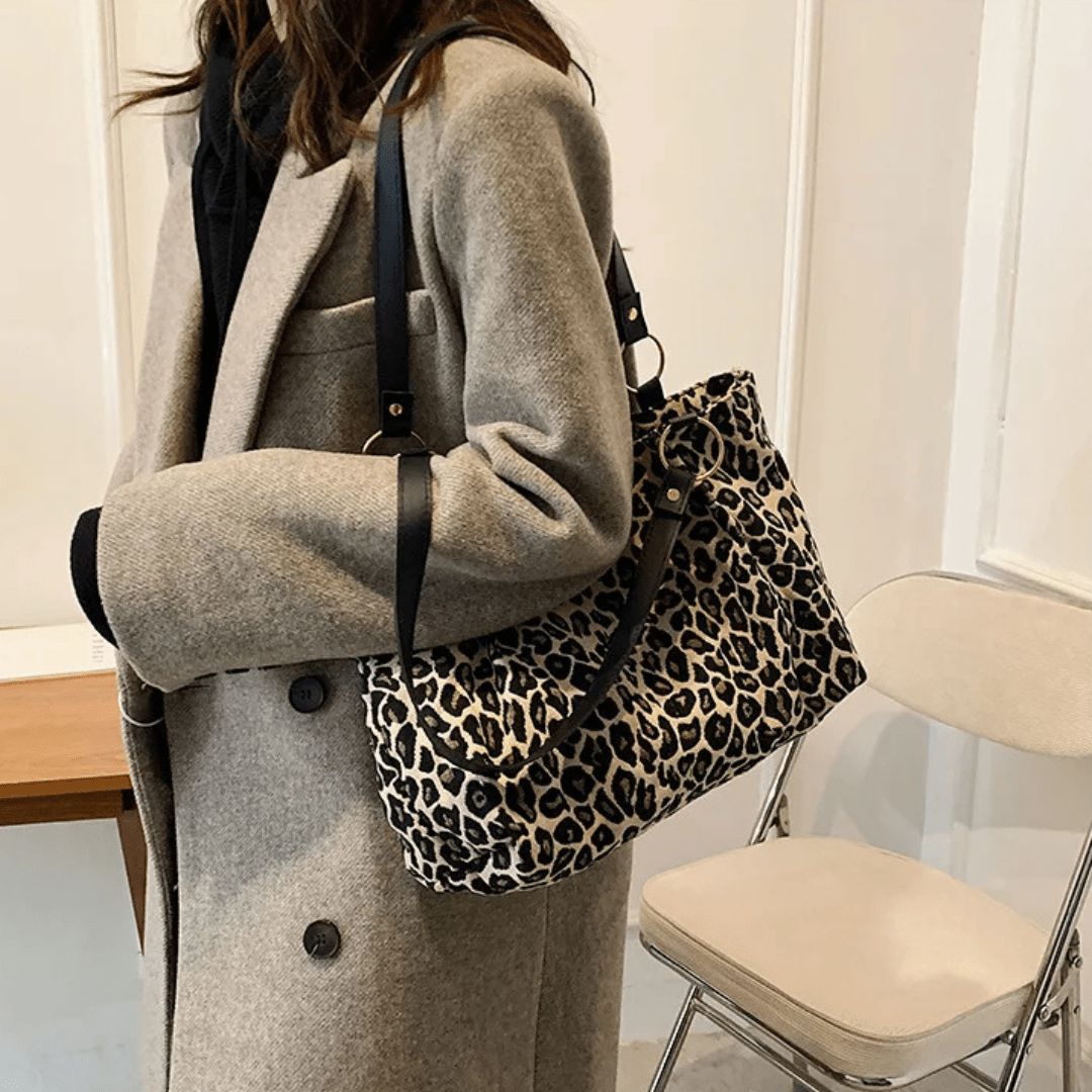 Sia, Tote taske med leopardmønster